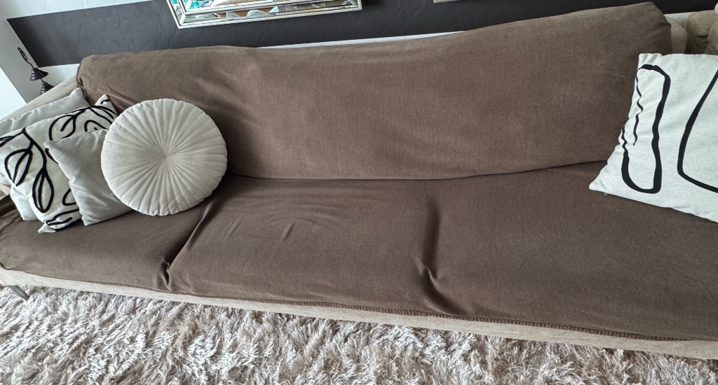 Καναπές με Μαξιλάρια